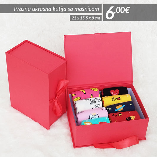 Crvena ukrasna kutija sa mašnicom